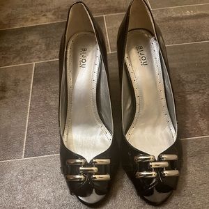 Patent leather short heels